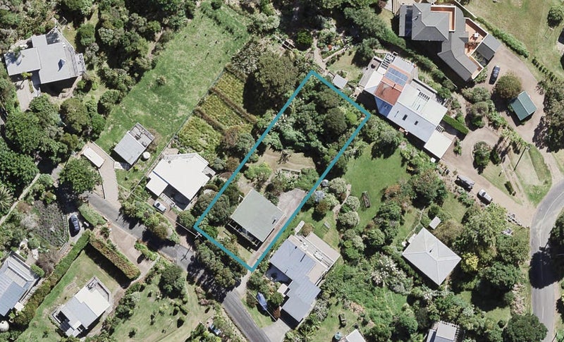 6 Karu Street, Oneroa, Waiheke Island - Carousel 1