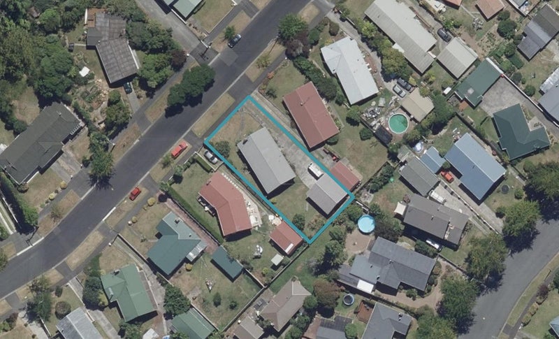 32 Lewis Street, Glenview, Hamilton - Carousel 1