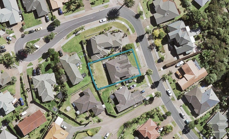 18 San Pedro Place, Henderson, Auckland - Carousel 1