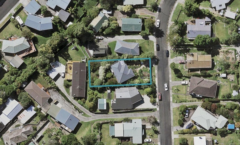 18 Lyford Crescent, Sunnynook, Auckland - Carousel 1