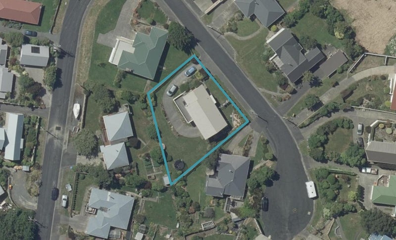 27 Bayne Terrace, Macandrew Bay, Dunedin - Carousel 1