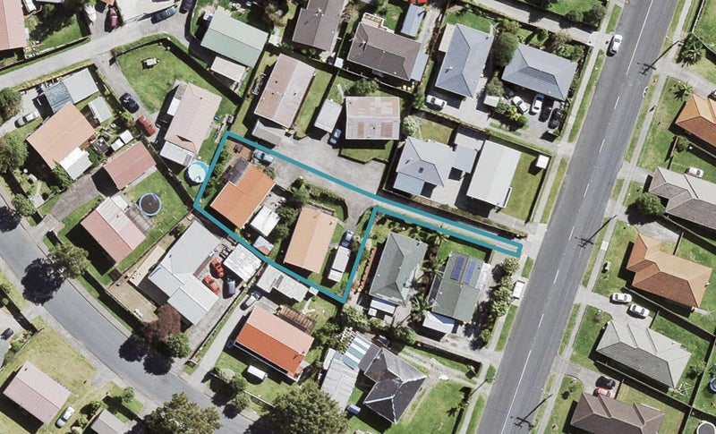 1/169 Bruce McLaren Road, Henderson, Auckland - Carousel 1