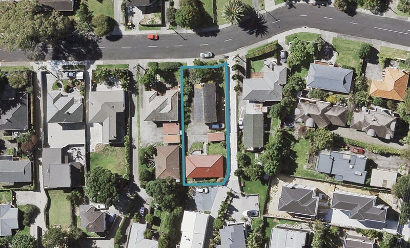 2/8 Selwyn Crescent, Forrest Hill, Auckland - Carousel 1