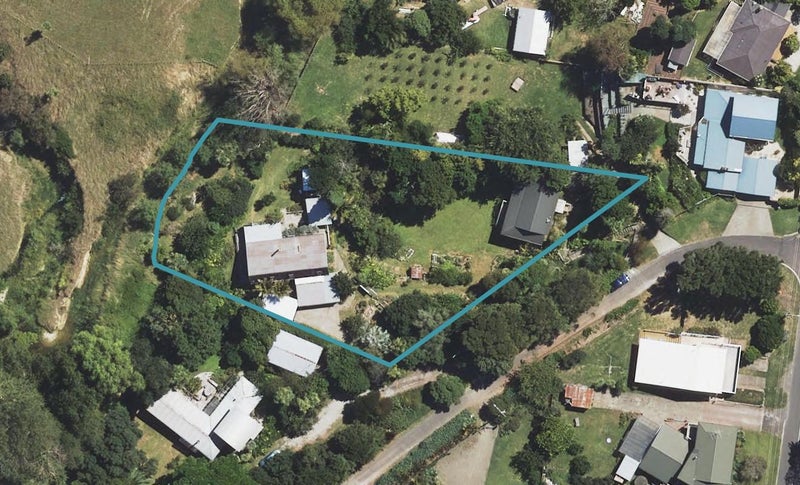 8 Williamson Street, Okitu, Gisborne - Carousel 1