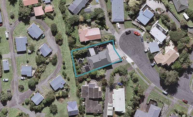 9 Caledonia Place, Highlands Park, New Plymouth - Carousel 1