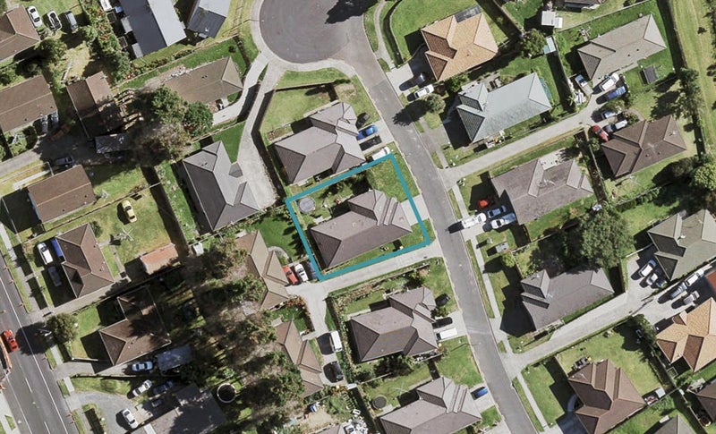 27 Castlefinn Drive, Weymouth, Auckland - Carousel 1