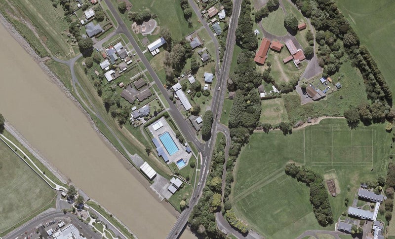 1/2 Leslie Street, Waitara, Waitara - Carousel 1