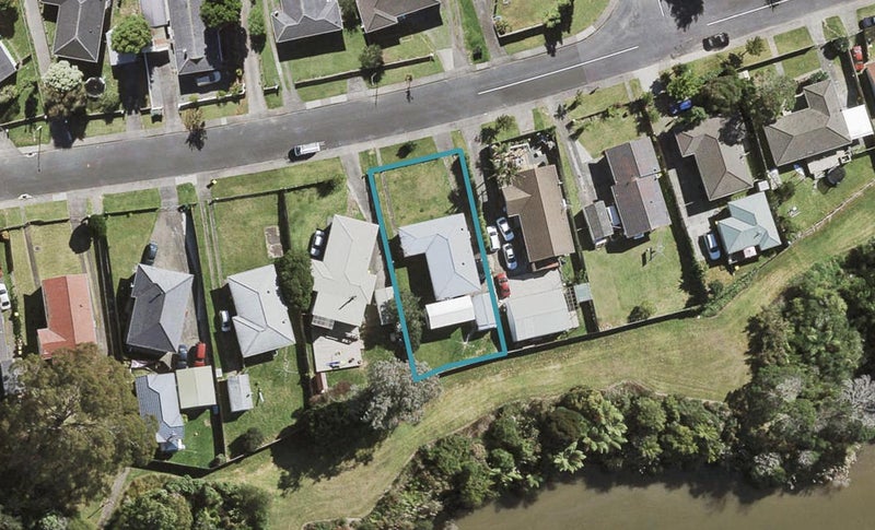 24 Sunline Avenue, Massey, Auckland - Carousel 1