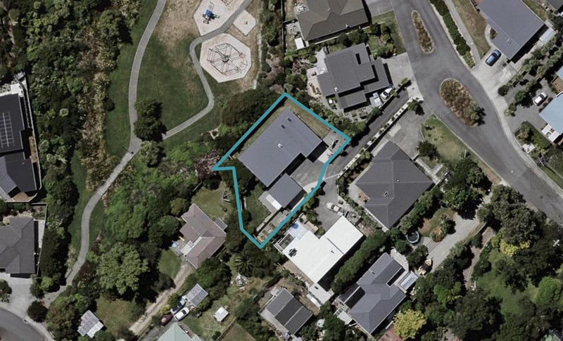 42 Simpson Crescent, Raumati Beach, Paraparaumu - Carousel 1