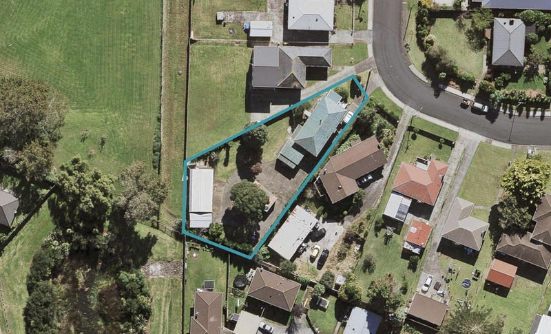 20 Tarata Crescent, Mangere Bridge, Auckland - Carousel 1
