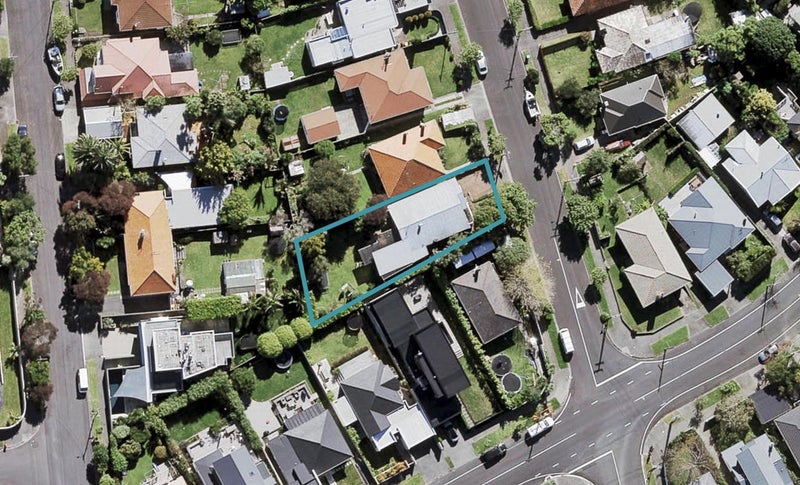 2 Westmere Park Avenue, Westmere, Auckland - Carousel 1