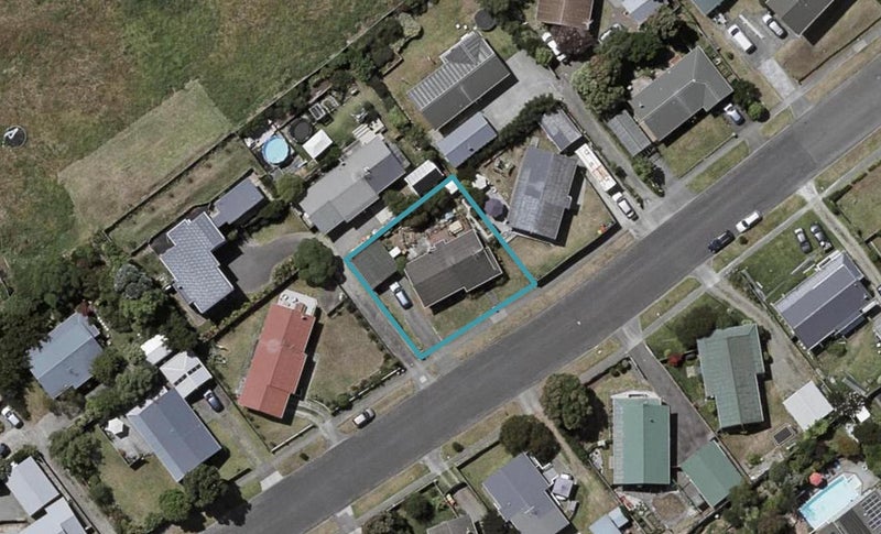 83 Queens Road, Waikanae Beach, Waikanae - Carousel 1