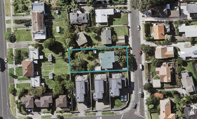 42A Kurahaupo Street, Orakei, Auckland - Carousel 1