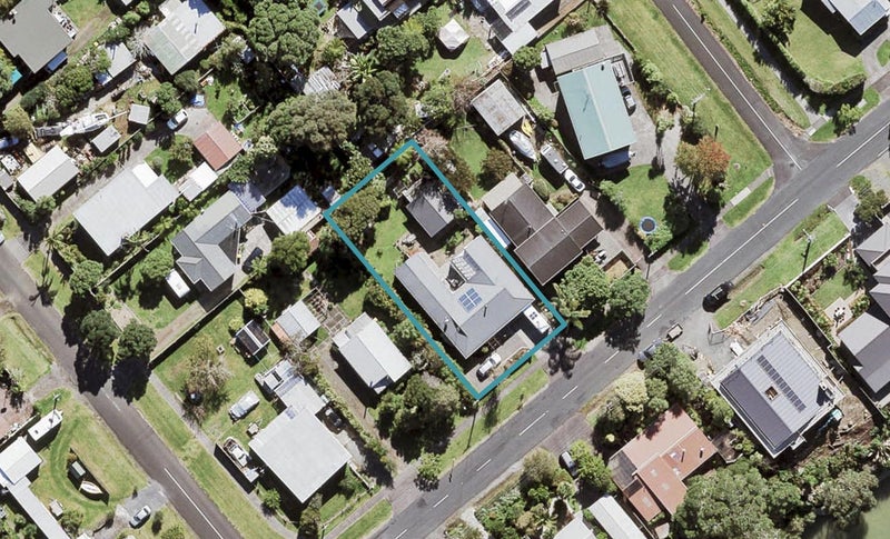 22 Ferry Parade, Herald Island, Auckland - Carousel 1