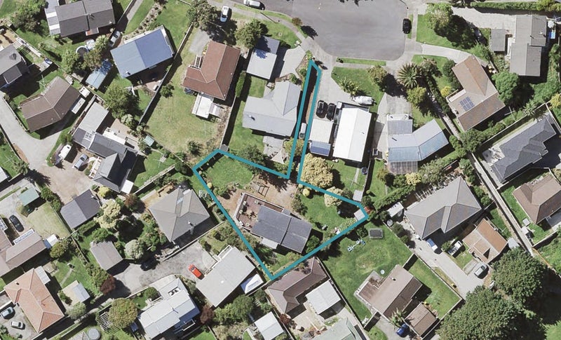 23 Malvina Place, Bucklands Beach, Auckland - Carousel 1