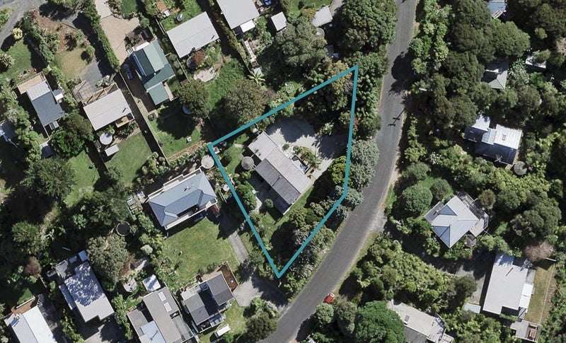 17 Karaka Road, Oneroa, Waiheke Island - Carousel 1
