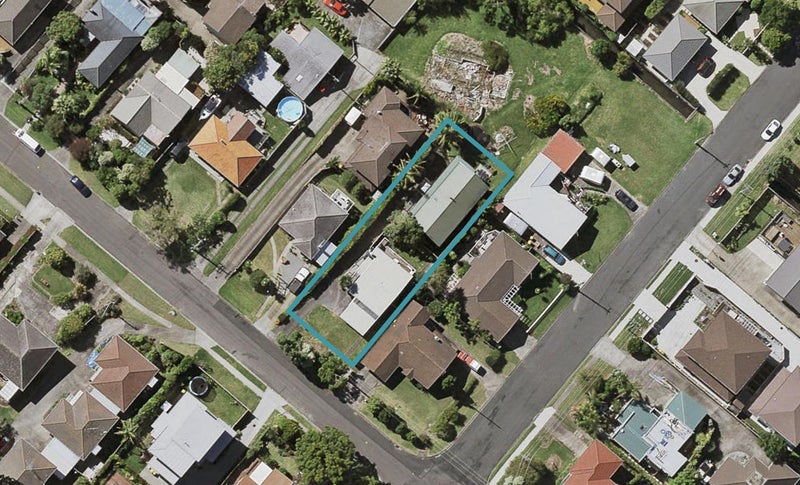2/31 Corunna Road, Milford, Auckland - Carousel 1