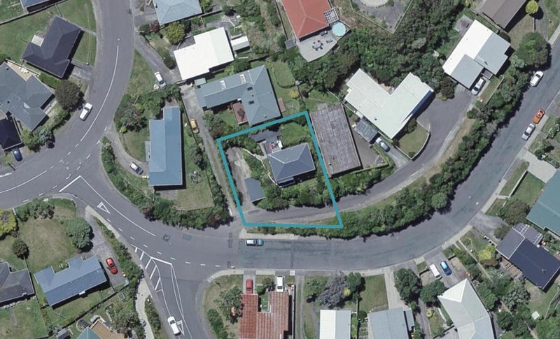 5 Somes Crescent, Newlands, Wellington - Carousel 1