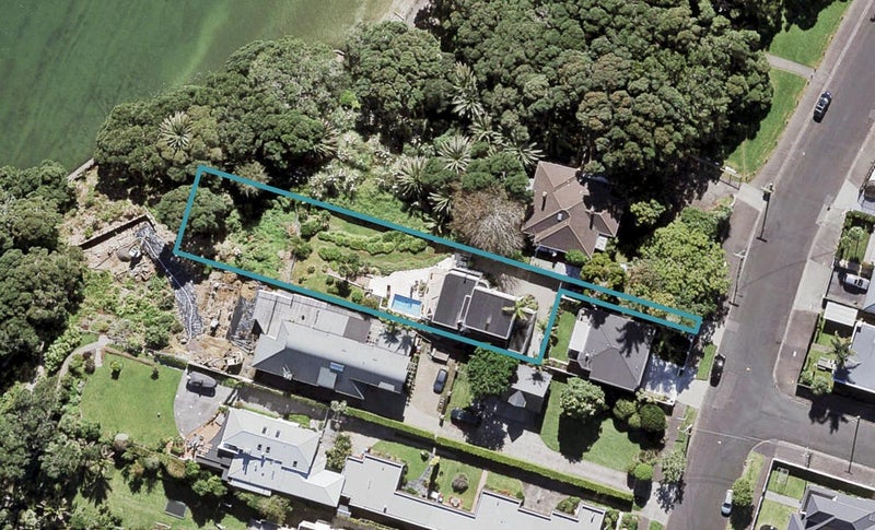 46 Harbour View Road, Point Chevalier, Auckland - Carousel 1