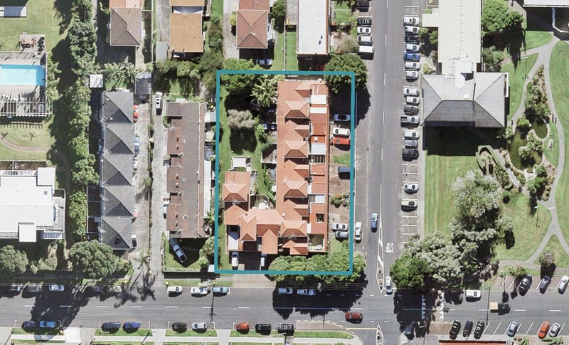 12/3 Glen Road, Browns Bay, Auckland - Carousel 1