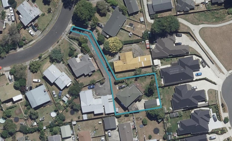 14 Joanna Place, Deanwell, Hamilton - Carousel 1