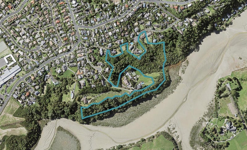 16 Chisbury Terrace, Shelly Park, Auckland - Carousel 1