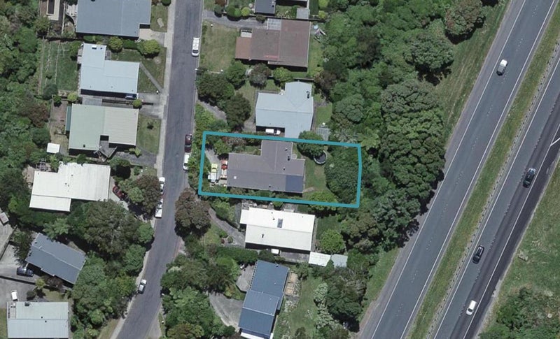 24 Silverbirch Grove, Churton Park, Wellington - Carousel 1