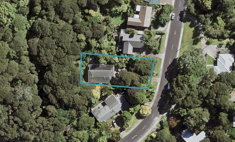 70 Woodfern Crescent, Titirangi, Auckland - Carousel 1
