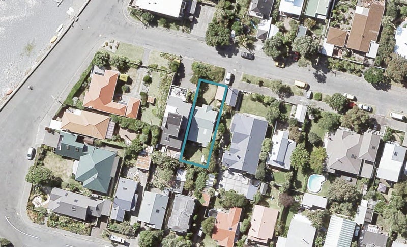 25 Konini Street, Eastbourne, Lower Hutt - Carousel 1