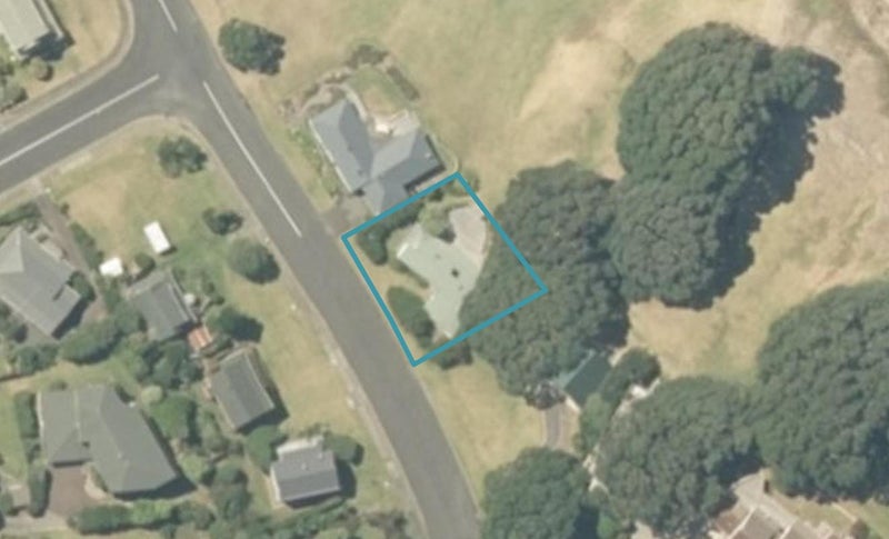 134 Oratia Place, Onemana, Whangamatā - Carousel 1