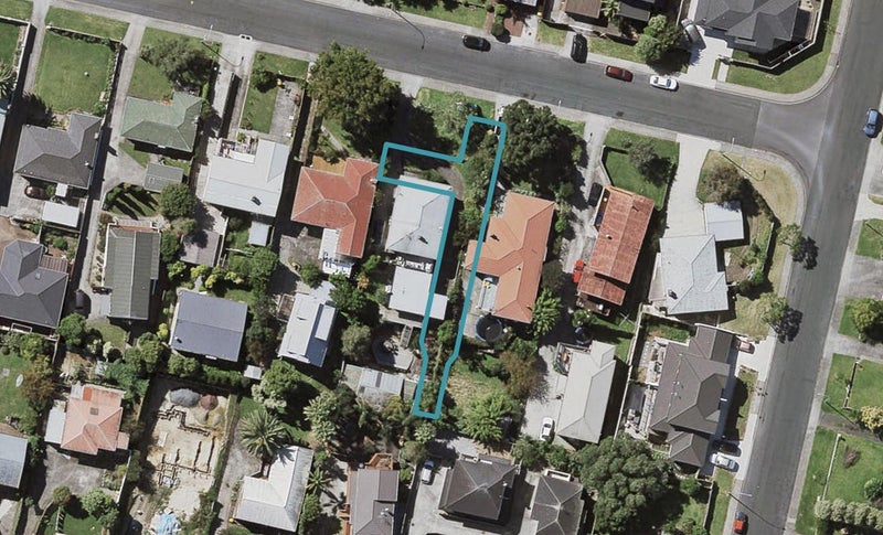 2/21 Ayr Road, Pakuranga, Auckland - Carousel 1
