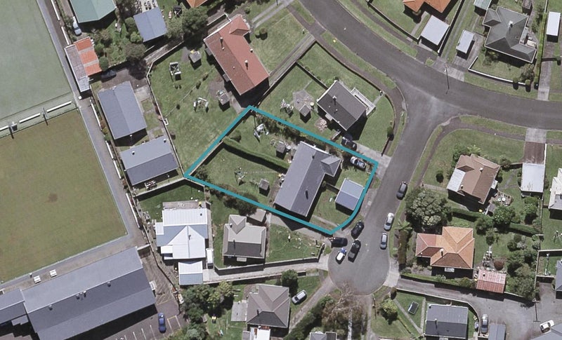 2 Chard Street, Westown, New Plymouth - Carousel 1