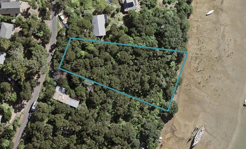 22 Albert Crescent, Ostend, Waiheke Island - Carousel 1