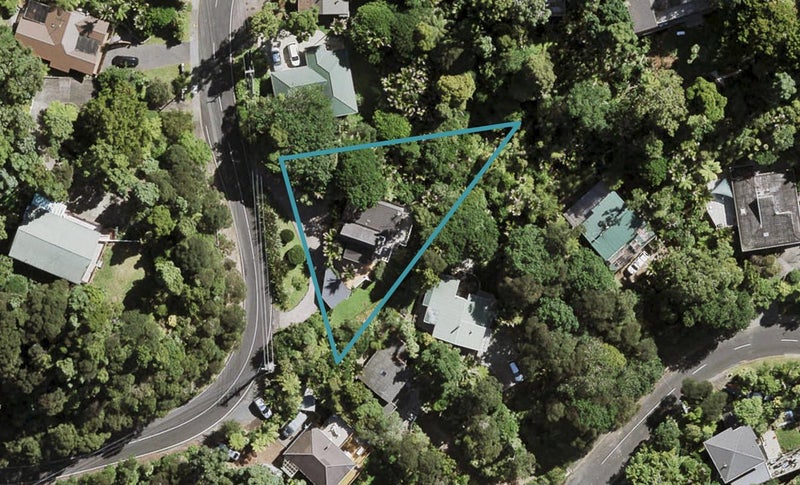 5 Takahe Road, Titirangi, Auckland - Carousel 1