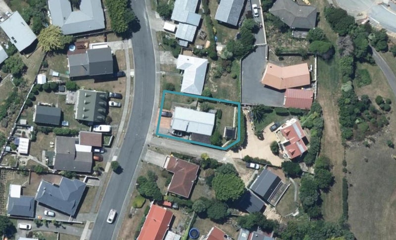 5 Cleat Street, Whitby, Porirua - Carousel 1