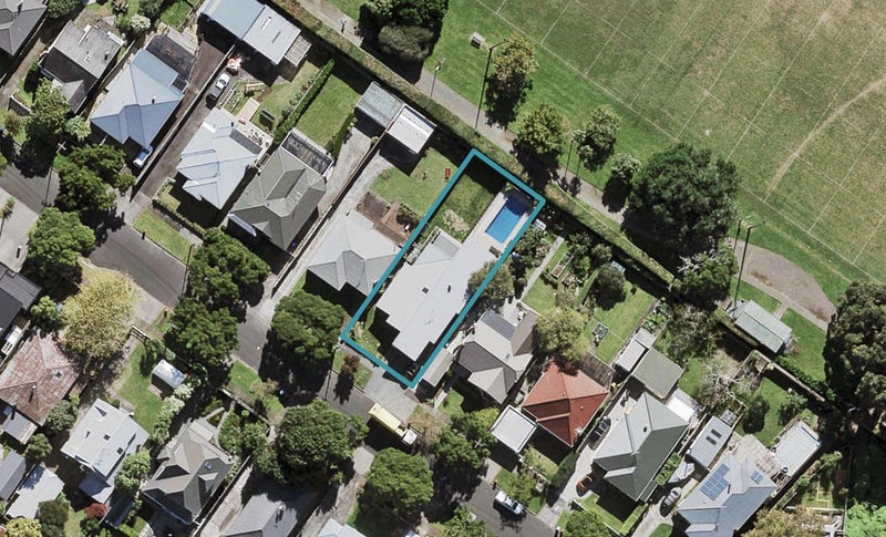18 Brewster Avenue, Morningside, Auckland - Carousel 1