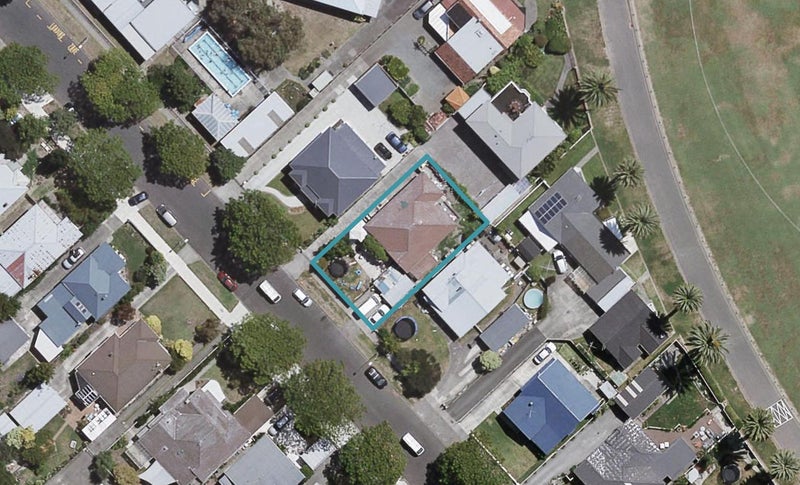37 Mcdonald Street, Napier South, Napier - Carousel 1