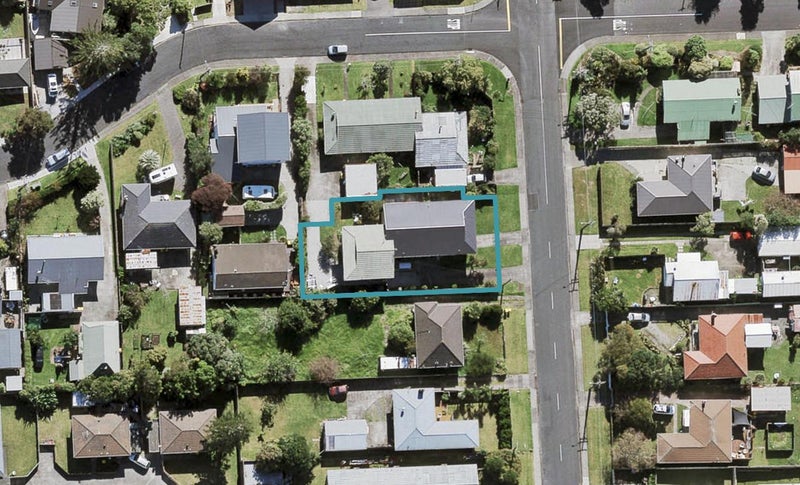 2/744 Te Atatu Road, Te Atatu Peninsula, Auckland - Carousel 1