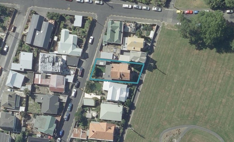 16 Parkhill Avenue, Mornington, Dunedin - Carousel 1