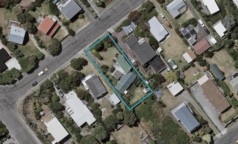 8 Titoki Road, Waikanae Beach, Waikanae - Carousel 1