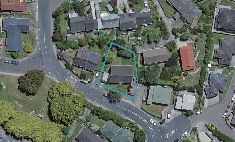 1/37 Chorley Grove, Churton Park, Wellington - Carousel 1