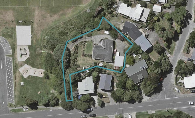 31 Menin Road, Raumati South, Paraparaumu - Carousel 1