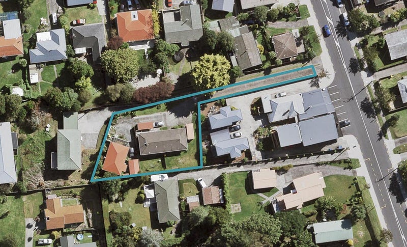 2/99A View Road, Sunnyvale, Auckland - Carousel 1