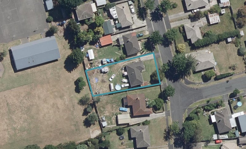43 Kenney Crescent, Fairfield, Hamilton - Carousel 1