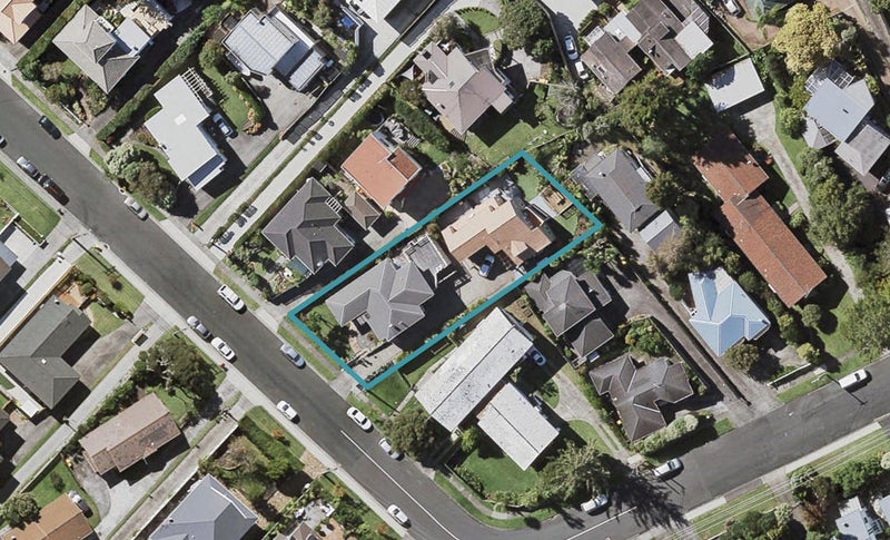 1/1 Dallinghoe Crescent, Milford, Auckland - Carousel 1