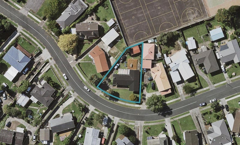88 Edgewater Drive, Pakuranga, Auckland - Carousel 1
