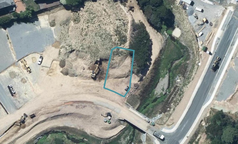 2 Martingale Drive, Whitby, Porirua - Carousel 1