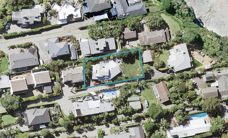 9 Huntly Road, Campbells Bay, Auckland - Carousel 1