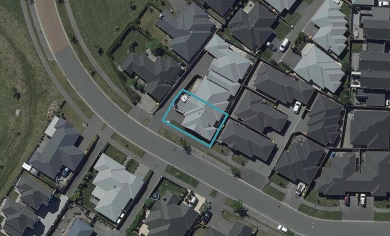 8 Somerville Crescent, Aidanfield, Christchurch - Carousel 1