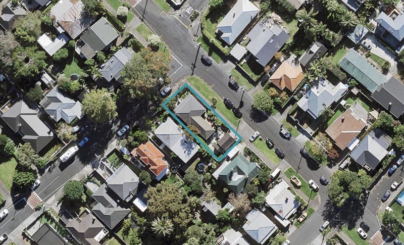 2 Larchwood Avenue, Westmere, Auckland - Carousel 1